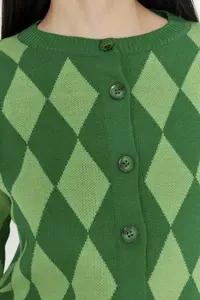 TRENDYOLMİLLA Green Crop Knitwear Cardigan - Image 4
