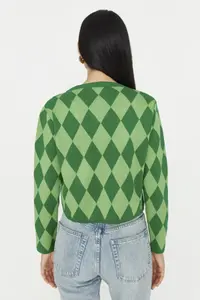 TRENDYOLMİLLA Green Crop Knitwear Cardigan - Image 5