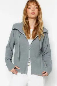 TRENDYOLMİLLA Gray Wide Pattern Zipper Detailed Knitwear Cardigan - Image 2