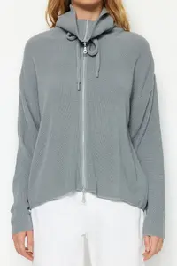 TRENDYOLMİLLA Gray Wide Pattern Zipper Detailed Knitwear Cardigan - Image 4