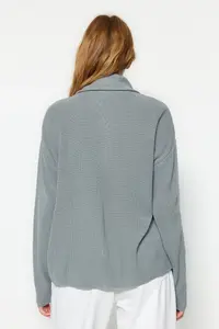 TRENDYOLMİLLA Gray Wide Pattern Zipper Detailed Knitwear Cardigan - Image 5