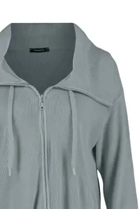 TRENDYOLMİLLA Gray Wide Pattern Zipper Detailed Knitwear Cardigan - Image 7