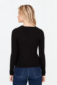 TRENDYOLMİLLA Black Basic V-neck Knitwear Cardigan Knitwear Cardigan - Image 5