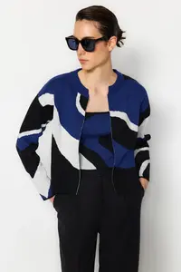 TRENDYOLMİLLA Saks Blue Patterned 2 Sets Blouse-Cardigan Knitwear Cardigan - Image 2