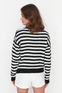 TRENDYOLMİLLA Black Soft textured Striped Knitwear Cardigan - Image 5