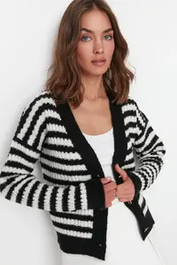 TRENDYOLMİLLA Black Soft textured Striped Knitwear Cardigan - Image 6