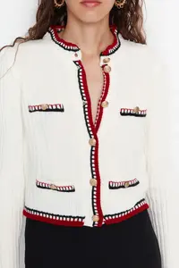 TRENDYOLMİLLA Ecru Crop Color Blocked Jacket Look Knitwear Cardigan - Image 4