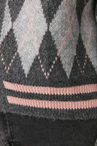 TRENDYOLMİLLA Gray Soft textured Baklava Patterned Knitwear Cardigan - Image 4
