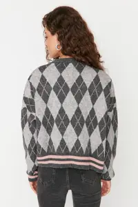 TRENDYOLMİLLA Gray Soft textured Baklava Patterned Knitwear Cardigan - Image 5