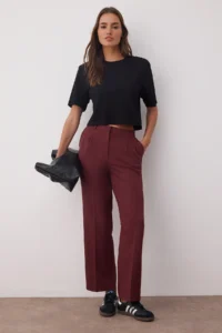 TRENDYOLMİLLA Burgundy Straight/Plain Kesim Pilili Weaving Dress Pants - Image 4