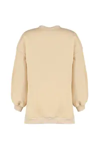 TRENDYOLMİLLA Beige Oversized/Wide Pattern Slit Detailed Thick Fleece Inside Knitting Sweatshirt - Image 12