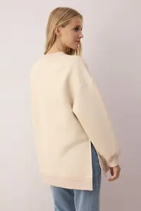 TRENDYOLMİLLA Beige Oversized/Wide Pattern Slit Detailed Thick Fleece Inside Knitting Sweatshirt - Image 4