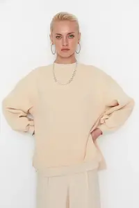 TRENDYOLMİLLA Beige Oversized/Wide Pattern Slit Detailed Thick Fleece Inside Knitting Sweatshirt - Image 5