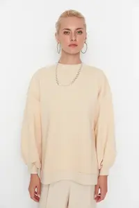 TRENDYOLMİLLA Beige Oversized/Wide Pattern Slit Detailed Thick Fleece Inside Knitting Sweatshirt - Image 6