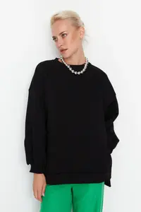 TRENDYOLMİLLA Black Oversized/Wide Pattern Slit Detailed Thick Fleece Inside Knitting Sweatshirt - Image 2