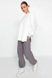 TRENDYOLMİLLA Ecru Oversized/Wide Pattern Slit Detailed Thick Fleece Inside Knitting Sweatshirt