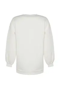 TRENDYOLMİLLA Ecru Oversized/Wide Pattern Slit Detailed Thick Fleece Inside Knitting Sweatshirt - Image 8