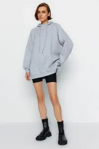 TRENDYOLMİLLA Gray Hooded Oversized Fleece Knitting Sweatshirt