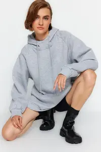 TRENDYOLMİLLA Gray Hooded Oversized Fleece Knitting Sweatshirt - Image 3
