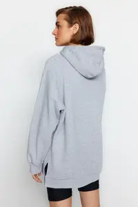 TRENDYOLMİLLA Gray Hooded Oversized Fleece Knitting Sweatshirt - Image 5