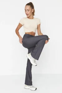 TRENDYOLMİLLA Koyu Anthracite Ribbed flared leg Yoga Knitting Sports Leggings - Image 3