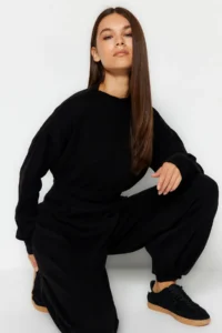 TRENDYOLMİLLA Black Super Crop Jogger Pants Knitwear Top and Bottom Set - Image 3