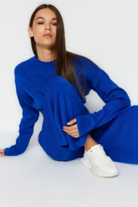 TRENDYOLMİLLA Saks Blue Super Crop Jogger Trousers Knitwear Top and Bottom Set - Image 2