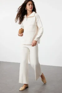 TRENDYOLMİLLA Beige Wide Pattern Zippered and with pocket Knitwear Top and Bottom Set - Image 2