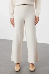 TRENDYOLMİLLA Beige Wide Pattern Zippered and with pocket Knitwear Top and Bottom Set - Image 4