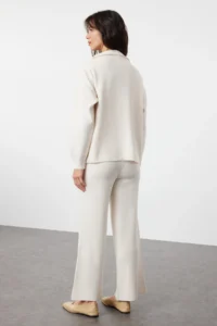TRENDYOLMİLLA Beige Wide Pattern Zippered and with pocket Knitwear Top and Bottom Set - Image 5