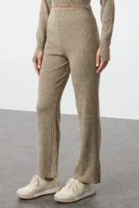 TRENDYOLMİLLA Mink Crop Ribbed Finger Detailed Knitwear Top and Bottom Set - Image 3