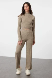 TRENDYOLMİLLA Mink Crop Ribbed Finger Detailed Knitwear Top and Bottom Set - Image 4