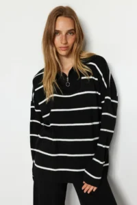 TRENDYOLMİLLA Black Wide Pattern Zippered Knitwear Top and Bottom Set - Image 2