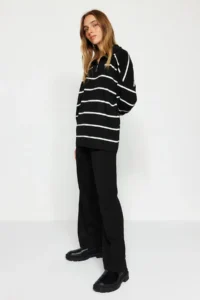 TRENDYOLMİLLA Black Wide Pattern Zippered Knitwear Top and Bottom Set - Image 3