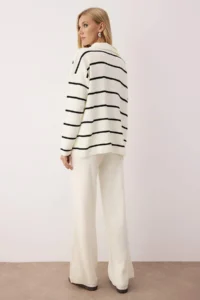 TRENDYOLMİLLA Ecru Wide Pattern Zippered Knitwear Top and Bottom Set - Image 4