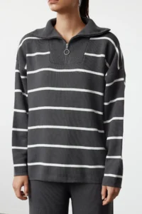 TRENDYOLMİLLA Anthracite Wide Pattern Zippered Knitwear Top and Bottom Set - Image 3