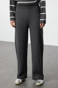 TRENDYOLMİLLA Anthracite Wide Pattern Zippered Knitwear Top and Bottom Set - Image 4