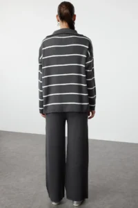 TRENDYOLMİLLA Anthracite Wide Pattern Zippered Knitwear Top and Bottom Set - Image 5