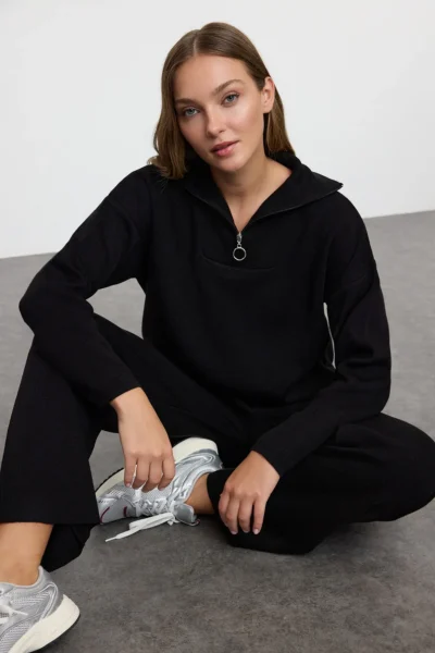 TWOAW24AU00026-BLACK_1