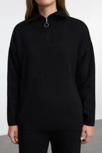 TRENDYOLMİLLA Black Wide Pattern Zippered Knitwear Top and Bottom Set - Image 3
