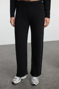 TRENDYOLMİLLA Black Wide Pattern Zippered Knitwear Top and Bottom Set - Image 4