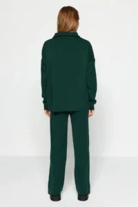 TRENDYOLMİLLA Emerald Green Wide Pattern Zippered Knitwear Top and Bottom Set - Image 6