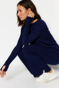 TRENDYOLMİLLA Navy Blue Basic Finger Detailed Knitwear Top and Bottom Set - Image 2