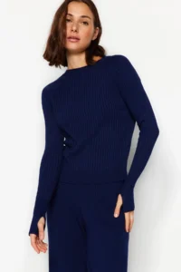 TRENDYOLMİLLA Navy Blue Basic Finger Detailed Knitwear Top and Bottom Set - Image 3