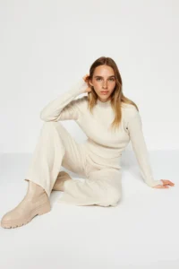 TRENDYOLMİLLA Stone Crop Finger Detailed Knitwear Top and Bottom Set