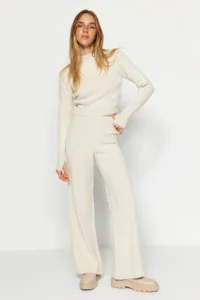 TRENDYOLMİLLA Stone Crop Finger Detailed Knitwear Top and Bottom Set - Image 2