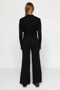 TRENDYOLMİLLA Black Crop Finger Detailed Knitwear Top and Bottom Set - Image 5