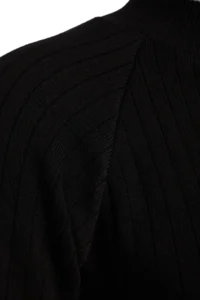 TRENDYOLMİLLA Black Crop Finger Detailed Knitwear Top and Bottom Set - Image 7