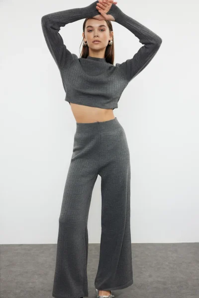 TWOAW24AU00033-GRAY_1
