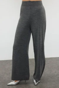 TRENDYOLMİLLA Anthracite Crop Finger Detailed Knitwear Top and Bottom Set - Image 4